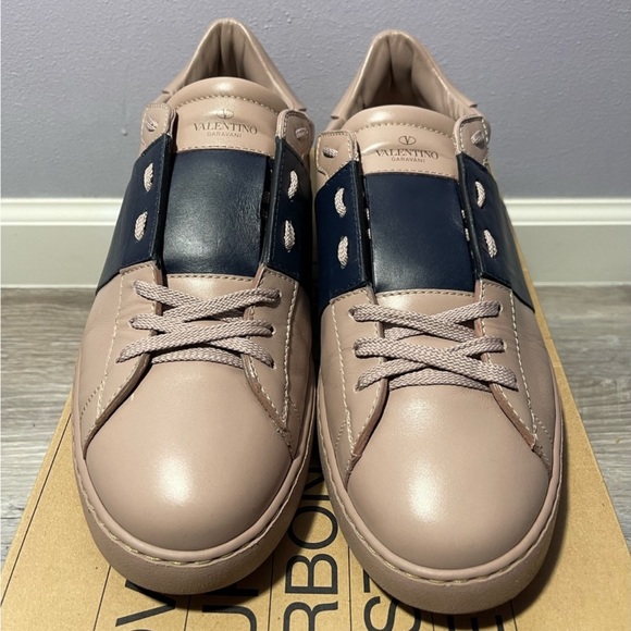 Valentino - Picture 3 of 8